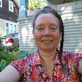 Photograph of artist Mary Ellen McNaughton.